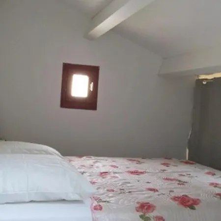 Maisonnette Avec Climatisation Et Terrasse A 900m De La - Fr-1-619-142 * فلوري