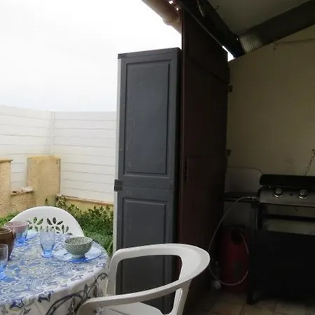 Maisonnette Avec Climatisation Et Terrasse A 900m De La - Fr-1-619-142 *