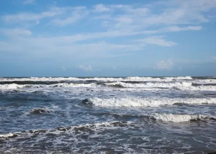 Maisonnette Avec Climatisation Et Terrasse A 900m De La - Fr-1-619-142 * Fleury (Aude)